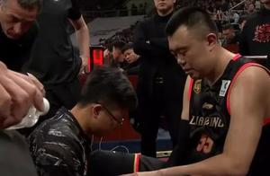 辽宁队一场小胜付出大代价，功夫熊猫受伤了。