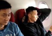 赵睿善意提醒球迷不要在飞机上跟拍，却被部分球迷怒怼耍大牌，对此你怎么看？