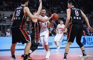 易建联13投10中背后：27分钟拿23分 NBA级队友对他都很尊敬