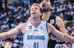 60+19+9！北京主场轻松拿下上海，他俩撑起了北京队半边天
