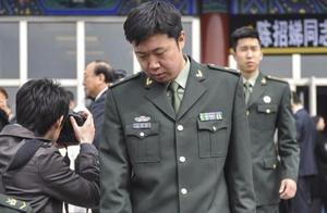 她是体育界的第一位女将军，无私帮助王治郅，大郅才能重回八一队