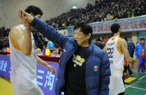CBA脾气最火爆的老板，7年时间换掉12位主教练，大骂导致外援离队