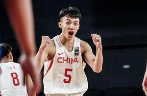 11分钟狂轰16分！广东00后天才打蒙对手 杜锋场边都看乐了