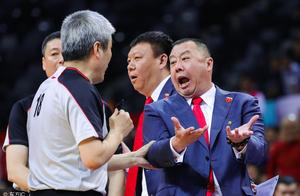 CBA季后赛山东主场失利！江苏末节上演绝地反击，劳森表现低迷