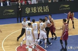 火爆！CBA浙江德比最后7.6秒2次发生冲突，李春江怒斥2大爱徒