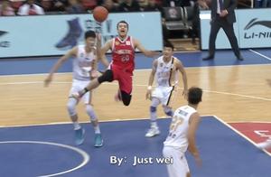 CBA上演神误判：西热力江将球扔出界外，裁判却判胡金秋触球出界