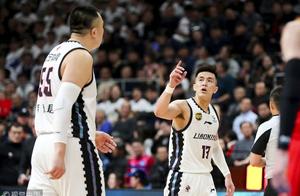 辽篮狂抢61个篮板超深圳18个 提前五轮锁定常规赛前两名