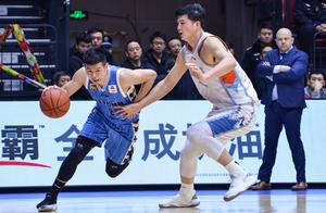 大汉抢8个篮板竟是首钢最多，方硕复苏添战力