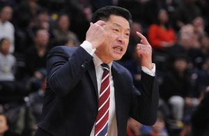 输辽宁李春江发飙：为何不让球员从场内到新闻发布厅？感冒怎么办