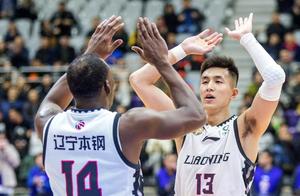 今晚！CBA黑马恐难爆冷击溃辽篮 后场双枪乃郭士强取胜箭头