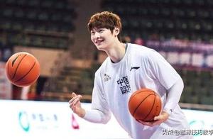 本土MVP季后赛首秀砍下25+15，该去NBA，CBA已经不适合你了！