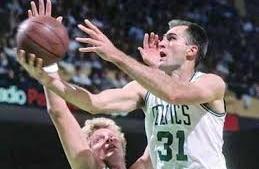 NBA历史上最疯狂和最奇怪的七笔交易，第一笔交易竟然互换球队