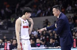 徐杰不慎受伤，广东后卫线上仅有一人可用，球迷：这外援白签了！