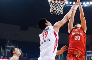 21岁新星，身高2米22，首次亮相CBA，广东队曾对他充满希望