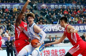 青岛引进13名球员无奈主教练不给力 早早无缘季后赛路在何方