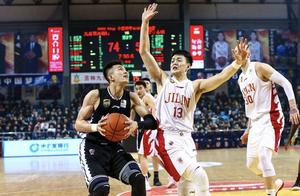 CBA巨人杀手又爆发！联赛前5赢个遍，先胜广东，如今双杀卫冕冠军