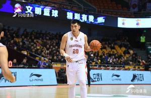 一分险胜山东，雅尼斯发布会“论道”，吴庆龙就说三句话