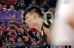 全华班八一9分钟内打四川一波33:6，四川外援拿了6分中的4分