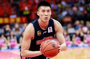 易建联终于有了得力替补， 广东篮板怪兽刚打首发就拿下两双！