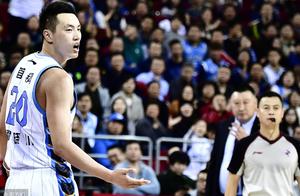 翟晓川伤愈复出主动请求打完整场 再胜上海赢在专注度