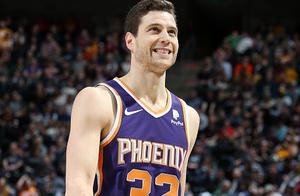10中1仅得6分！“上海名宿”仍赢得NBA球迷欢呼，上海球衣亮了