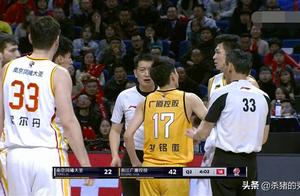 吃亏了！李京龙赛场遭遇对喷国骂，父亲李春江投诉裁判听见不作为
