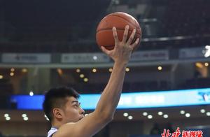 北京首钢赢下卡位战 方硕全场砍下28分打出全明星水准