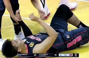 他赛前还在捍卫易建联，结果上场不久便受伤，广东男篮冲冠蒙阴影