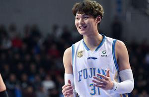王哲林当选CBA最有价值球员引争议  名记公开表示质疑！