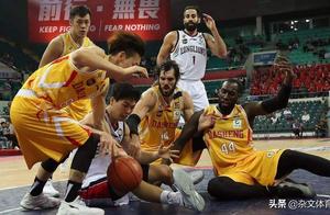 背井离乡在CBA打球！场均轻松10.6分，大学时期前往美国打球