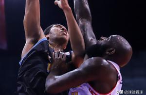 开局连砍6分硬怼NBA级别大外援，北京男篮最强蓝领得算他一个