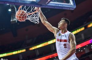 CBA季后赛：4组2-0，说明广东的夺冠之路未必平顺!