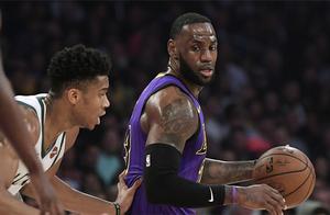 NBA十佳球：字母哥莺歌轮番炸框送暴扣盛宴；小卡中投绝杀+极限滞空2+1