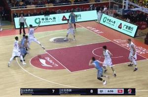 丘天劈扣莫泰砍2+1 后者落地都站不稳