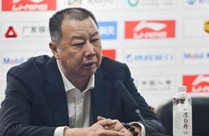 季后赛下课第一人？输球后怪队员表现不佳，落后三分却让队员上篮