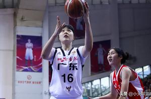 广东女篮问鼎总冠军，李月汝当选FMVP！孟铎发文祝贺，尽显骄傲！