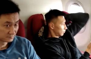 球员也需要空间！赵睿善意提醒不要在飞机上跟拍，反遭球迷恶怼