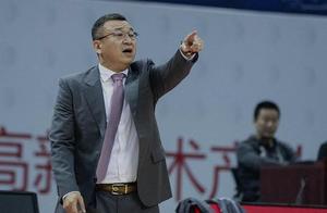 CBA最严厉主教练！怒骂外援后又将之打入冷宫，春哥范斌也做不到