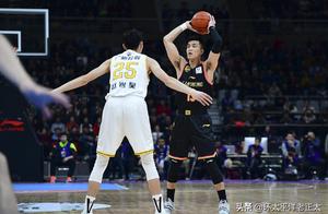 25中7！辽篮六连胜广厦，这俩人却险背锅：郭艾伦两分钟自我救赎