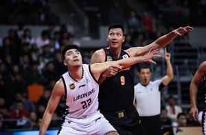 对辽宁易建联打了29分钟，却只出手8次拿下5分，原因令人担心