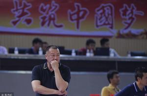 吴庆龙紧急下课才是唯一出路 若不然山东恐怕窝囊收官