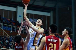 广厦负浙江失去晋级主动权，球迷不满3人，李春江负主要责任