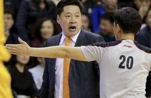 无法无天！广厦输球 老板和李春江围堵记录台，还有球迷强行合影
