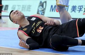 韩德君将采取保守疗法 本赛季复出可能性不大