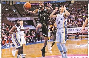 首钢男篮两连胜 方硕单节得分创新高