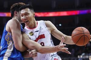 22分钟13投8中4扣篮！易建联且打且休 他上场江苏队就顶不住