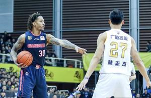 广东客场险胜广厦，杜锋一操作比8失误更可怕，辽宁能不暗喜吗？
