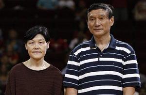 基因强大！男篮5大球星父母：易建联父母职业少见，姚明父母最高