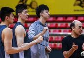 新疆广汇客场111:95战胜浙江广厦，怎么评价本场比赛两支球队的表现？