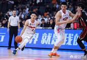 CBA总决赛，广东大胜新疆，广东队00后的年轻后卫表现亮眼，他是谁？有什么来历吗？